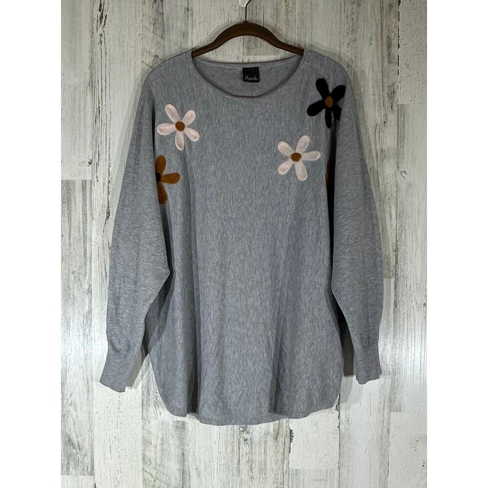 Aaeda Fleece‎ Sweater Size 2X Gray Felt Daisy Flowers Boho Artsy Cottagecore